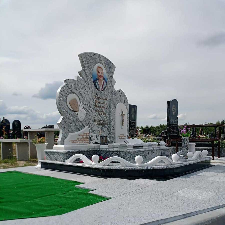 Мраморный памятник Марине Поплавской