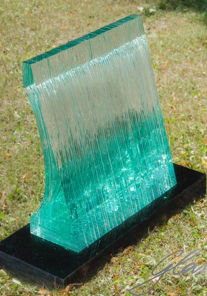 Ipass kapu piemineklis no stikla uz granita glasstoneeu viegli uzstadama kolekcija 1 700x1000