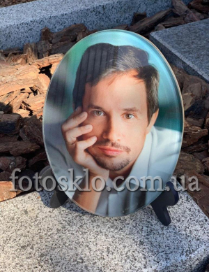 Photo in glass on the grave, monument №4