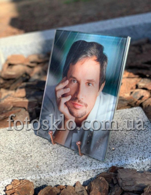 Photo in glass on the grave, monument №3