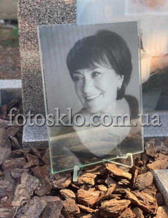 Photo in glass on the grave, monument №2
