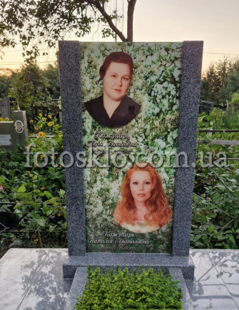 Памятник на двоих из серого гранита с фото под стеклом - FotosklO