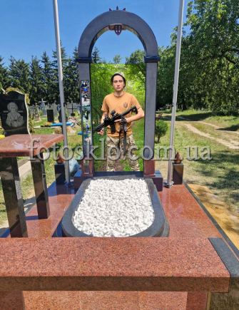 Памятник военному Герою, с фото под стеклом - FotosklO